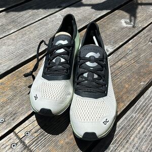 On Cloudboom men’s sz 11.5 NWOT